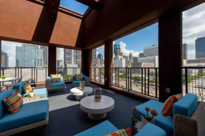 Downtown Houston Apartment w Pool and Free Parking